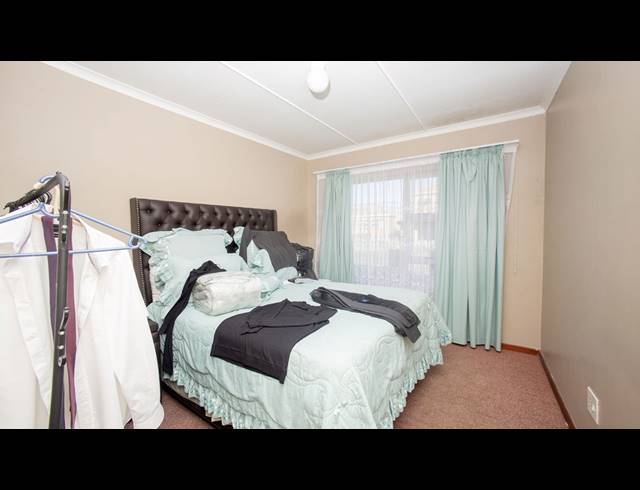 4 BEDROOM HOUSE FOR SALE IN SUNNYRIDGE